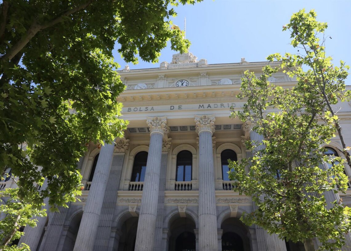 Archivo - Fachada del edificio de la Bolsa de Madrid, a 27 de mayo de 2020.Marta Fernández Jara - Europa Press - Archivo