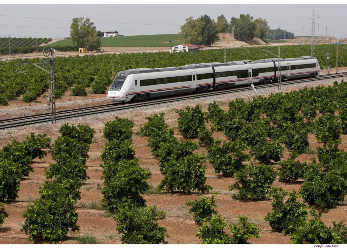 Archivo - Tren de Media Distancia de RenfeRENFE - Archivo