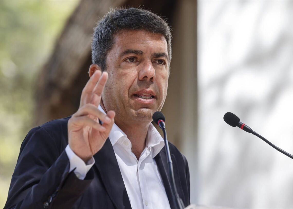 El presidente de la Generalitat valenciana, Carlos Mazón, durante la presentación de la Red de Parques Metropolitanos, en el Centro de Recuperación de Fauna ‘La Granja de El Saler’Rober Solsona - Europa Press