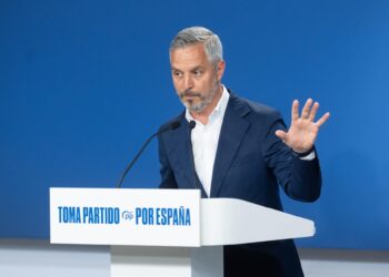 El vicesecretario de Hacienda, Vivienda e Infraestructuras, Juan Bravo, durante una rueda de prensa para tratar asuntos de actualidad, en la sede del PP, a 4 de agosto de 2025, en Madrid (España). En sus declaraciones, Bravo ha denunciado como “muy grave Eduardo Parra - Europa Press