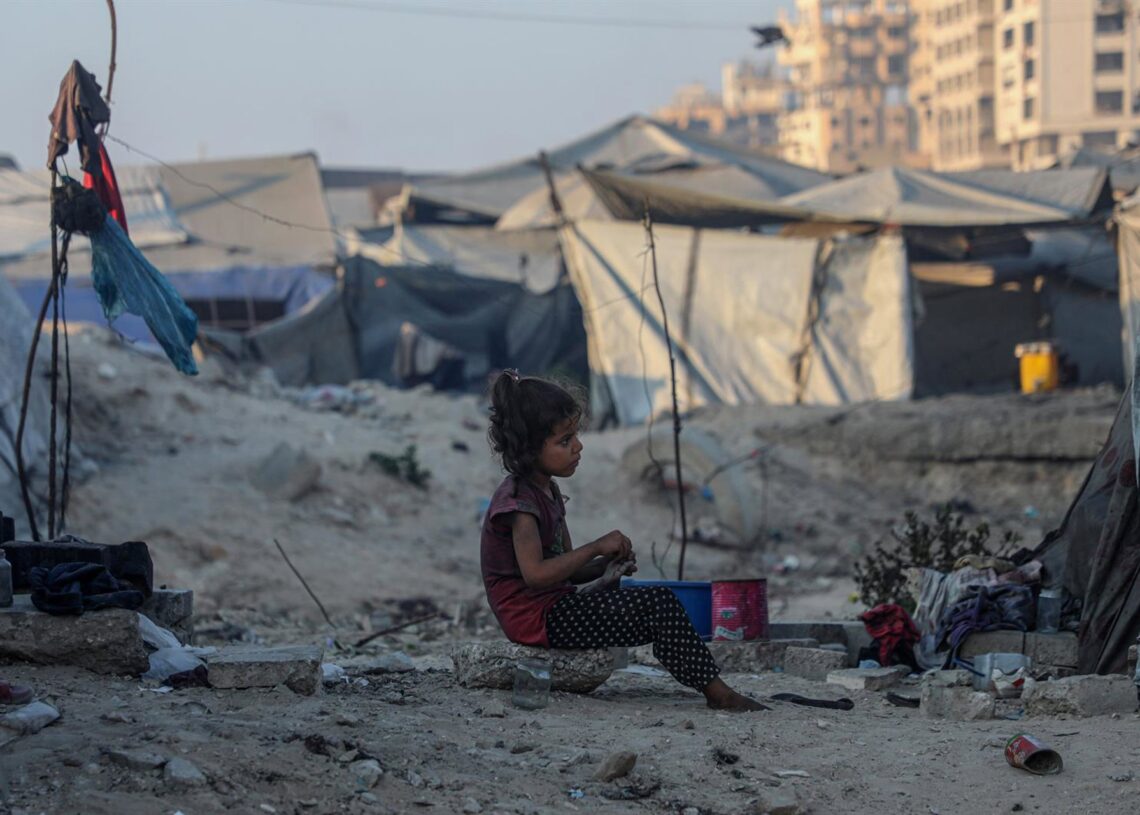 Una niña palestina en un campamento de desplazados en GazaEuropa Press/Contacto/Rizek Abdeljawad