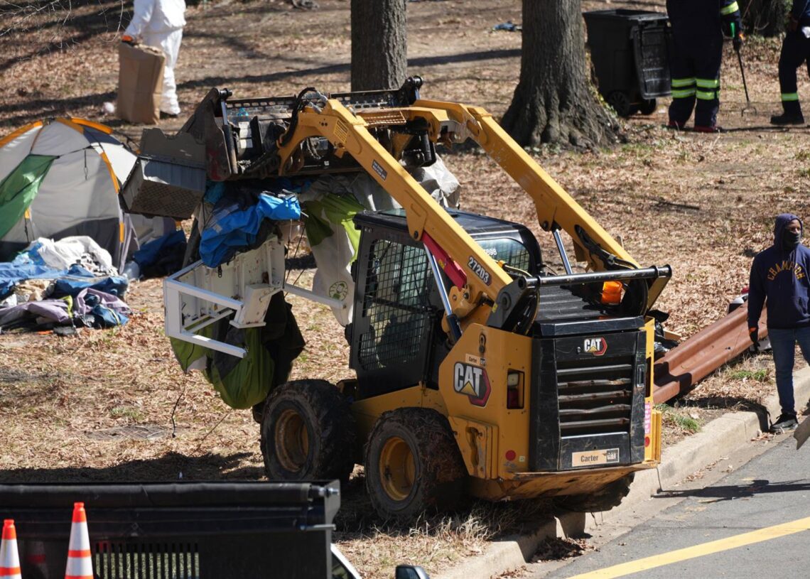 Archivo - La Policía de Washington DC desaloja un campamento de personas sin hogar, en marzo de 2025 Europa Press/Contacto/Andrew Leyden - Archivo