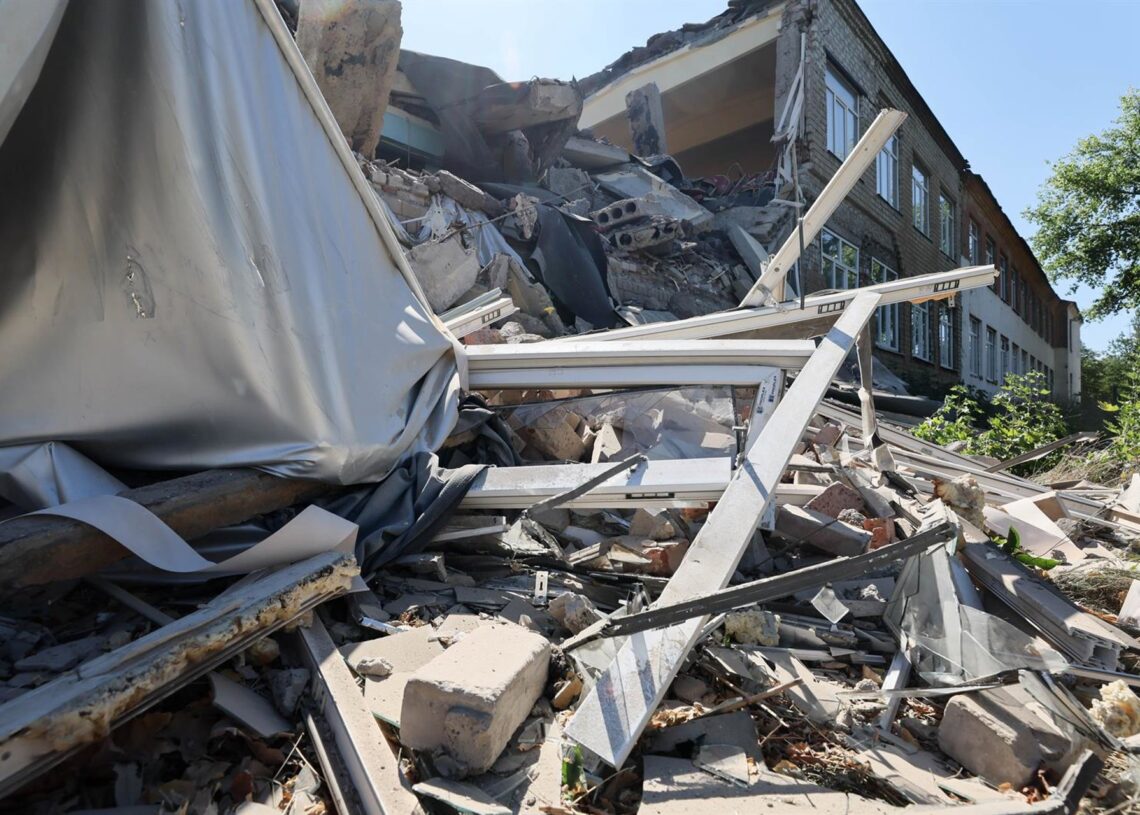 Derrumbe de una escuela en una localidad de la región ucraniana de DonetskDmitry Yagodkin / Zuma Press / ContactoPhoto