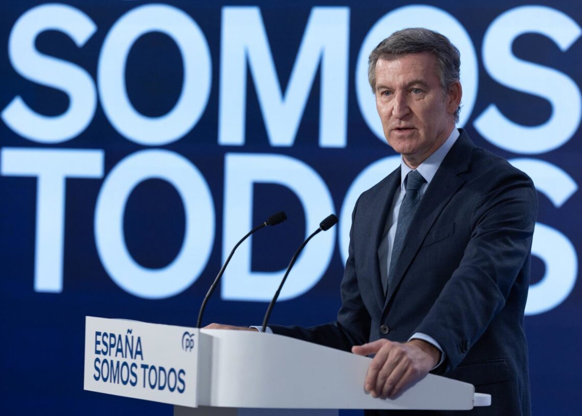 Archivo - El presidente del Partido Popular, Alberto Núñez Feijóo, ofrece una rueda de prensa.Eduardo Parra - Europa Press - Archivo