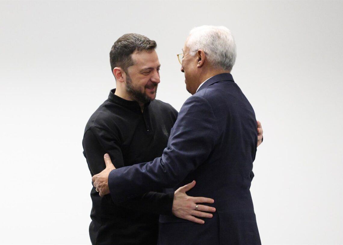 Archivo - El presidente de Ucrania, Volodimir Zelenski, y el presidente del Consejo Europeo, António CostaAlexandros Michailidis/EU Counci / DPA - Archivo