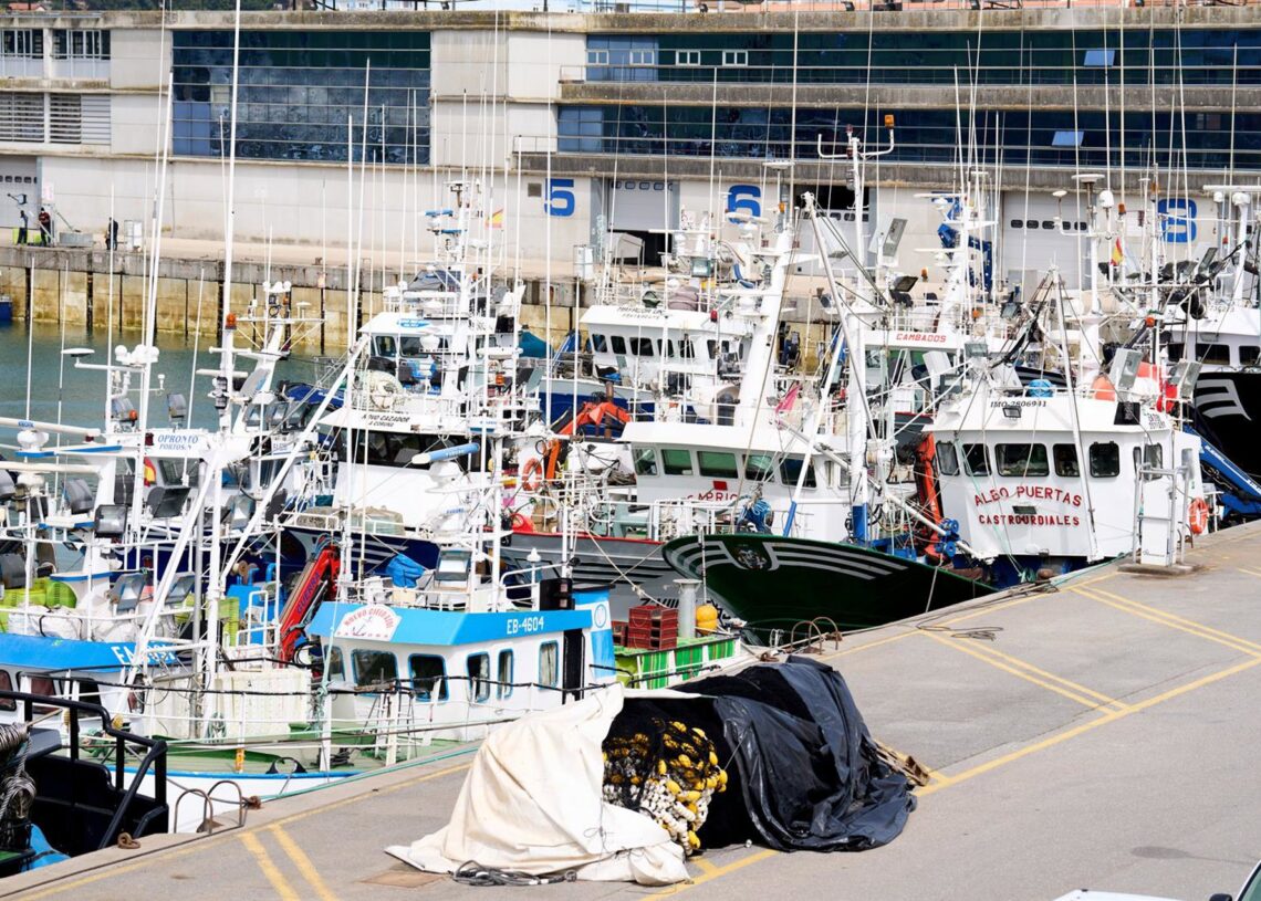 Archivo - Barcos amarrados en el puerto de SantoñaJuan Manuel Serrano Arce - Europa Press - Archivo