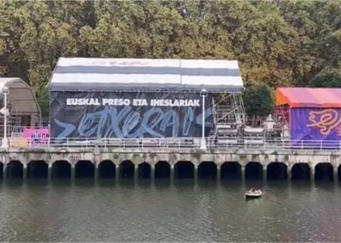 Txosna con pancarta de presos en BilbaoCOVITE