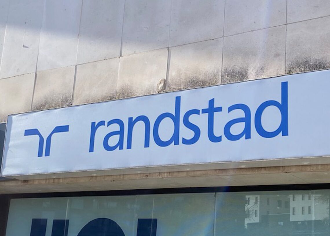 Archivo - Logo de Randstad en una de sus oficinas.EUROPA PRESS - Archivo