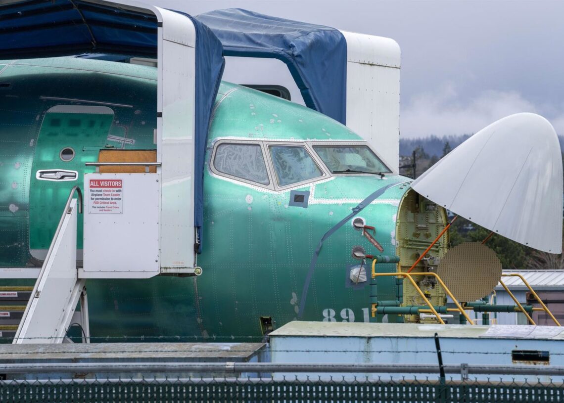Archivo - 12 March 2024, US, Renton: Boeing airplanes in various stages of production stand in the Boeing Renton Factory in Renton, Washington, USA. TScott Brauer/ZUMA Press Wire/dpa - Archivo