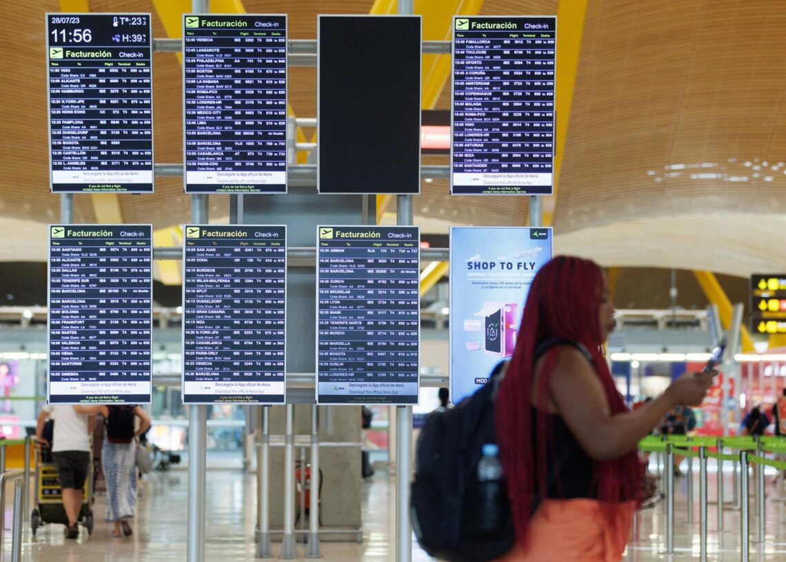 Archivo - Paneles de facturación de la Terminal T4 del Aeropuerto Adolfo Suárez-Madrid Barajas.Eduardo Parra - Europa Press - Archivo