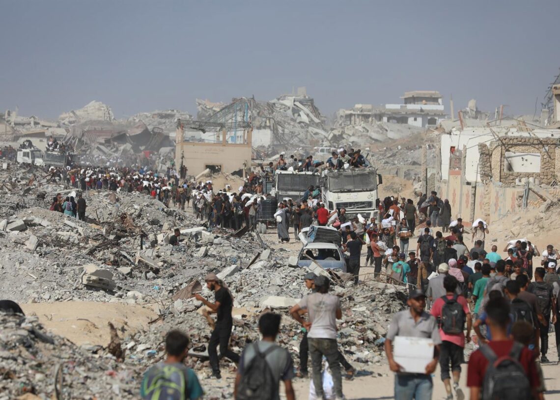 Un camión cargado con ayuda humanitaria en la Franja de GazaOmar Ashtawy / Zuma Press / ContactoPhoto
