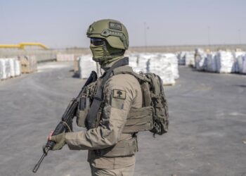 Un militar israelí en el cruce de Kerem ShalomIlia Yefimovich/dpa