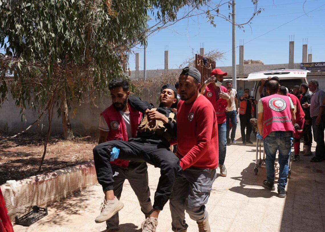 Trasladan a un herido por los combates entre milicias beduinas apoyadas por Damasco y las facciones locales de Sueida, en el suroeste de SiriaEuropa Press/Contacto/Mohammad Bashir Aldaher