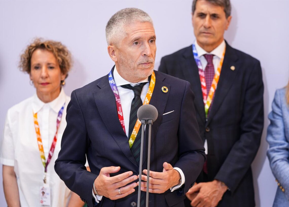 Archivo - El ministro del Interior, Fernando Grande-Marlaska, atiende a los medios de comunicación tras la reunión plenaria del Centro de Coordinación (Cecor) del dispositivo policial que dará seguridad a la celebración de la IV Conferencia Internacional Joaquin Corchero - Europa Press - Archivo