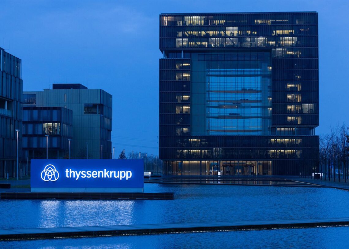 Archivo - FILED - 18 November 2021, North Rhine-Westphalia, Essen: A general view of the thyssenkrupp's headquarters before the annual press conference. German industrial engineering and steel production conglomerate thyssenkrupp AG plans to break out itsRolf Vennenbernd/dpa - Archivo