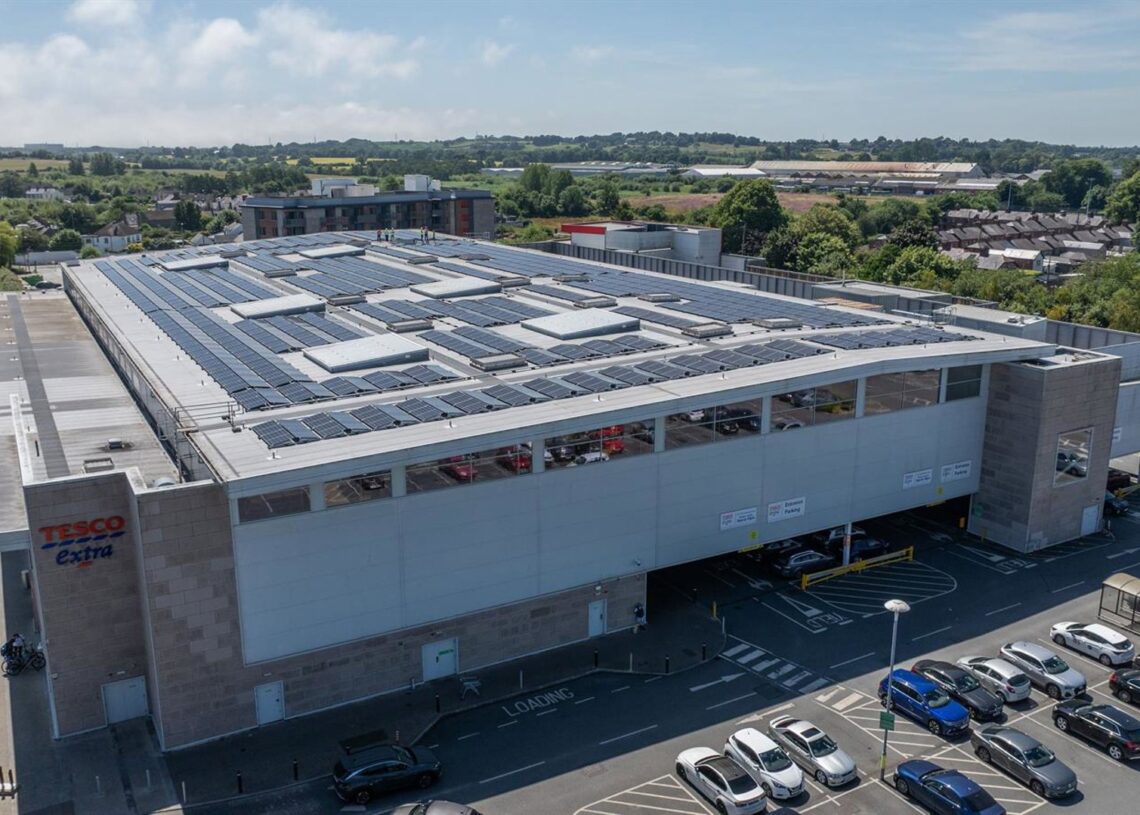 Greenvolt instala 5 MW fotovoltaicos para suministrar energía renovable a los supermercados Tesco en IrlandaGREENVOLT