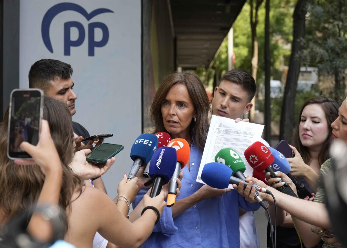 La vicesecretaria de Sanidad y Política Social del PP, Carmen Fúnez, realiza declaraciones a los medios de comunicaciónTAREKMJ