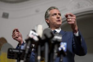 Quién es Gavin Newsom, el gobernador de California que quiere ser presidente de Estados Unidos en 2028