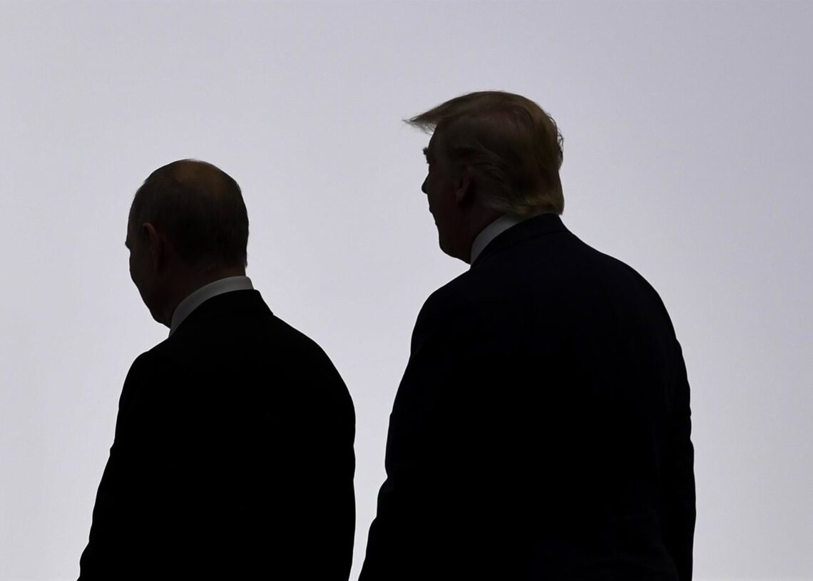 Archivo - Imagen de archivo del presidente de Rusia, Vladimir Putin, y de su homólogo estadounidense, Donald TrumpLukas Coch/AAP/dpa - Archivo