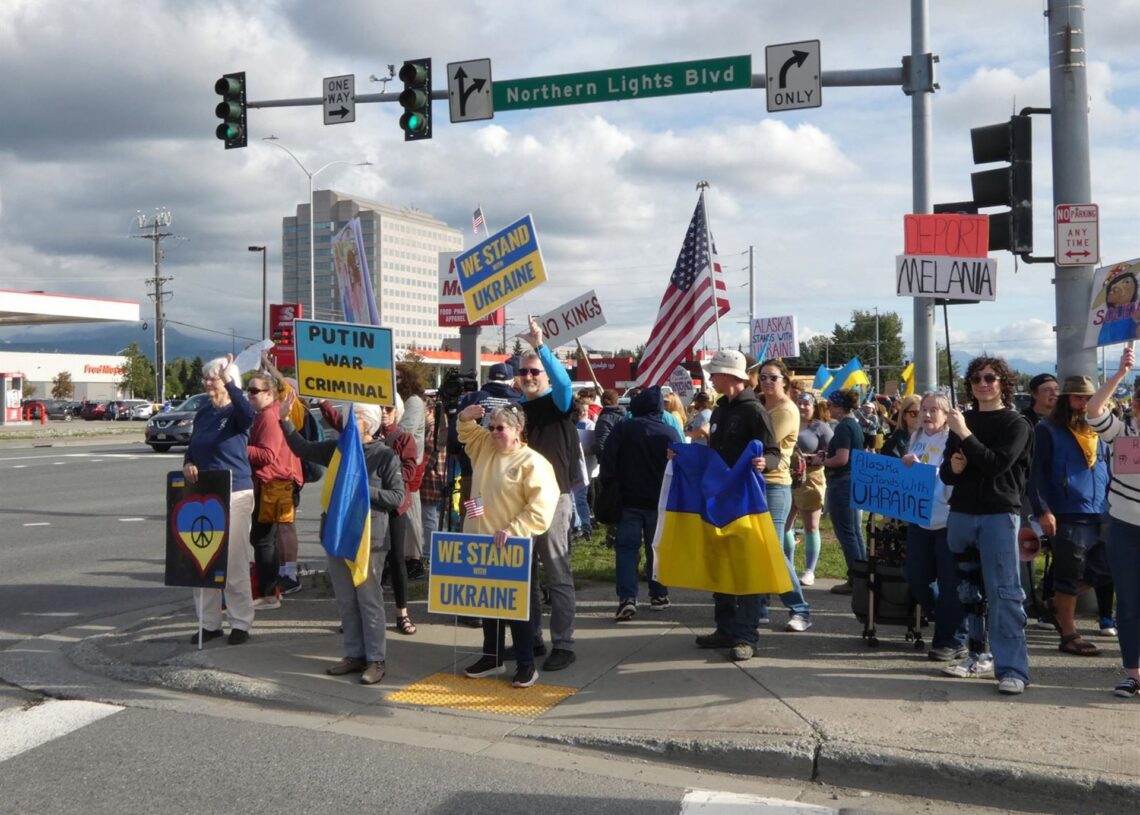 Concentración en favor de Ucrania en Anchorage, Alaska, antes de la reunión entre Donald Trump y Vladimir PutinLuzia Geier/dpa