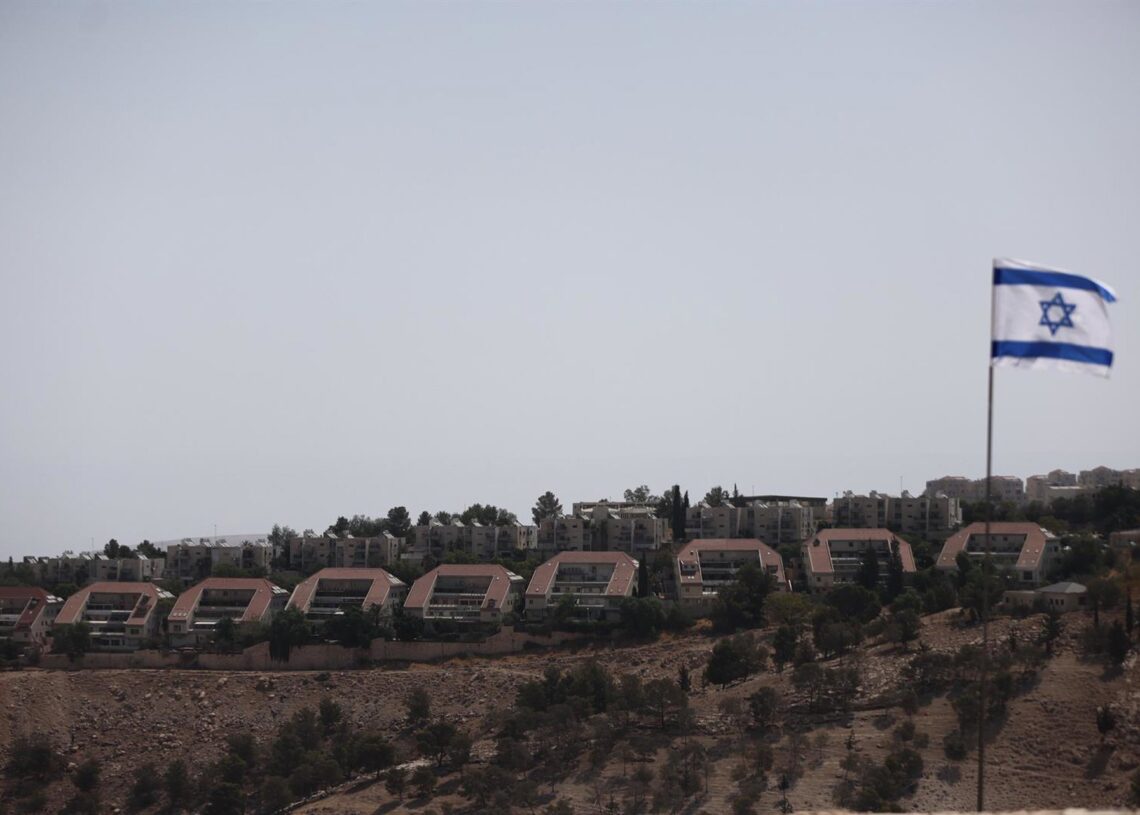 Una bandera israelí en la zona E1, en Cisjordania Europa Press/Contacto/Jamal Awad