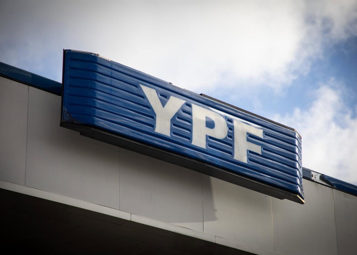 Archivo - Logo de la petrolera YPF.Europa Press/Contacto/Martin Zabala - Archivo