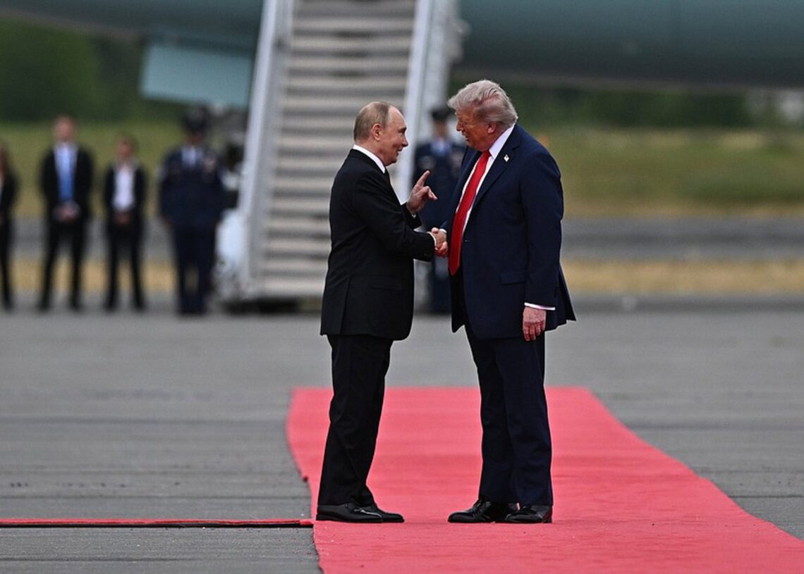 El presidente de Estados Unidos, Donald Trump, recibe en Alaska a su homólogo de Rusia, Vladimir PutinSergey Bobylev/Kremlin/dpa