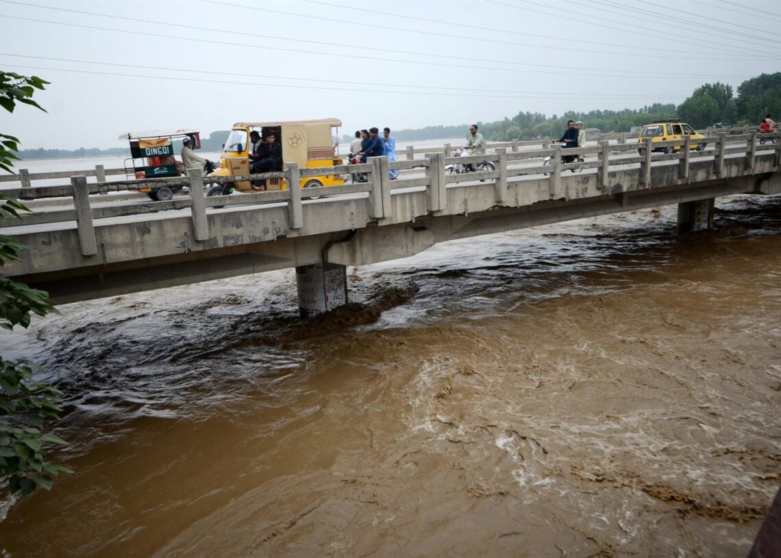 Crecida de un río por las fuertes lluvias caídas en Peshawar, PakistánEuropa Press/Contacto/Hussain Ali