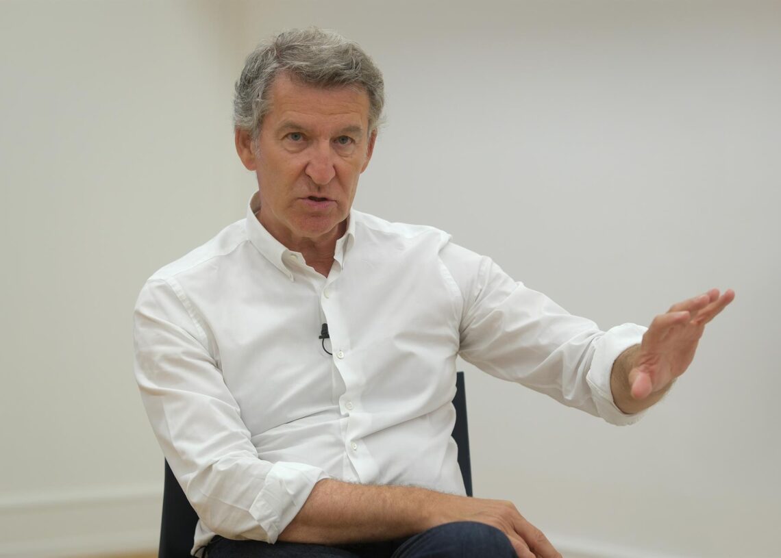 Archivo - Feijóo asegura que lo "lógico" es que Sánchez salga de Moncloa: "Su núcleo duro ha robado desde hace una década"EUROPA PRESS - CÉSAR ARXINA - Archivo