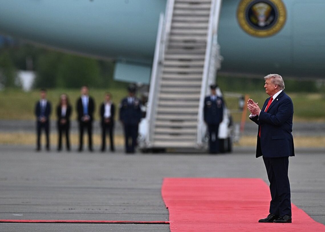 El presidente de Estados Unidos, Donald Trump, recibe en Alaska a su homólogo de Rusia, Vladimir PutinSergey Bobylev/Kremlin/dpa