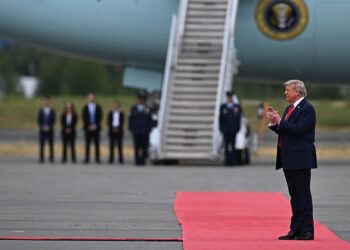 El presidente de Estados Unidos, Donald Trump, recibe en Alaska a su homólogo de Rusia, Vladimir PutinSergey Bobylev/Kremlin/dpa