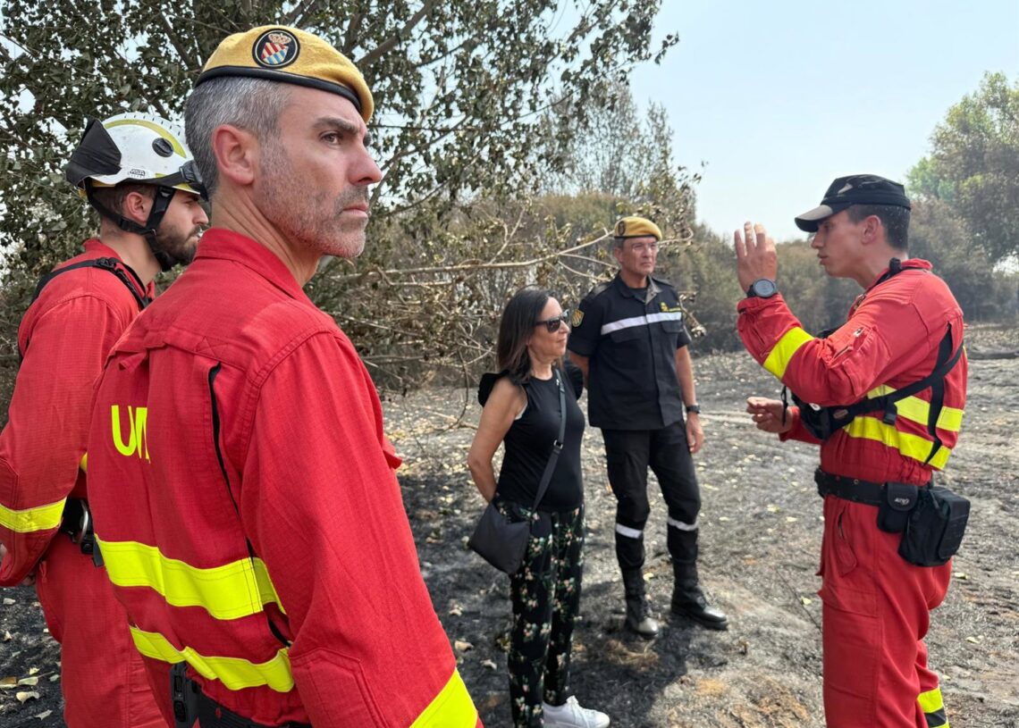 La Ministra De Defensa, Margarita Robles, Ha Visitado Este Sábado, 16 De Agosto, La Localidad Ayoó De Vidriales (Zamora), Que Se Salvó De Las Llamas Debido A La Labora De La Unidad Militar De Emergencia (UME).SUBDELEGACIÓN DEL GOBIERNO EN ZAMORA