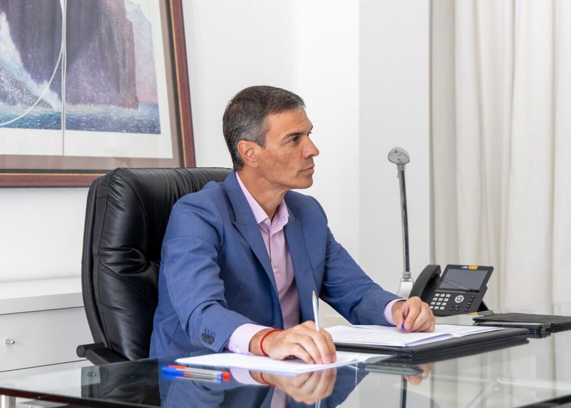El presidente del Gobierno, Pedro Sánchez, durante una reunión de líderes de la Coalición de Voluntarios por Ucrania, por videoconferencia, a 13 de agosto de 2025, en España.Pool Moncloa