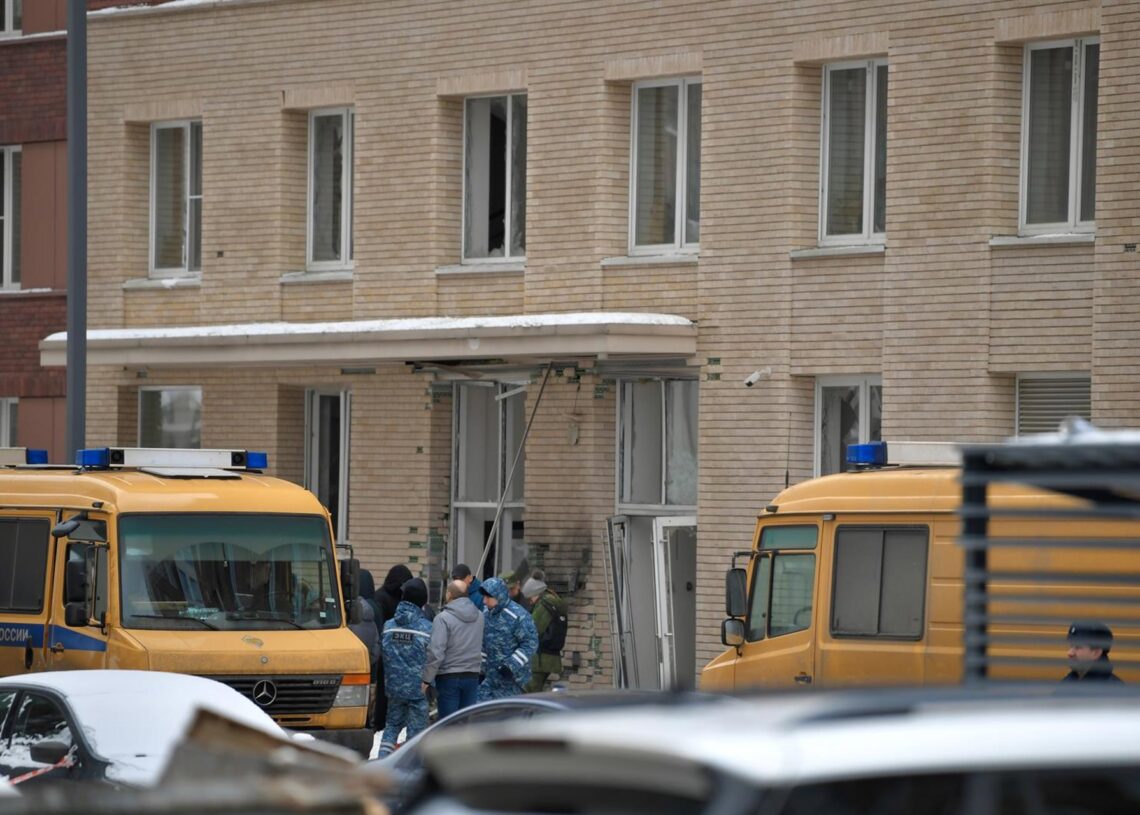 Archivo - Autoridades investigan el lugar de la explosión en el que murió el jefe de las fuerzas de protección nuclear de Rusia, Igor Kirillov, y su asistenteAlexander Zemlianichenko Jr / Xinhua News / Contac
