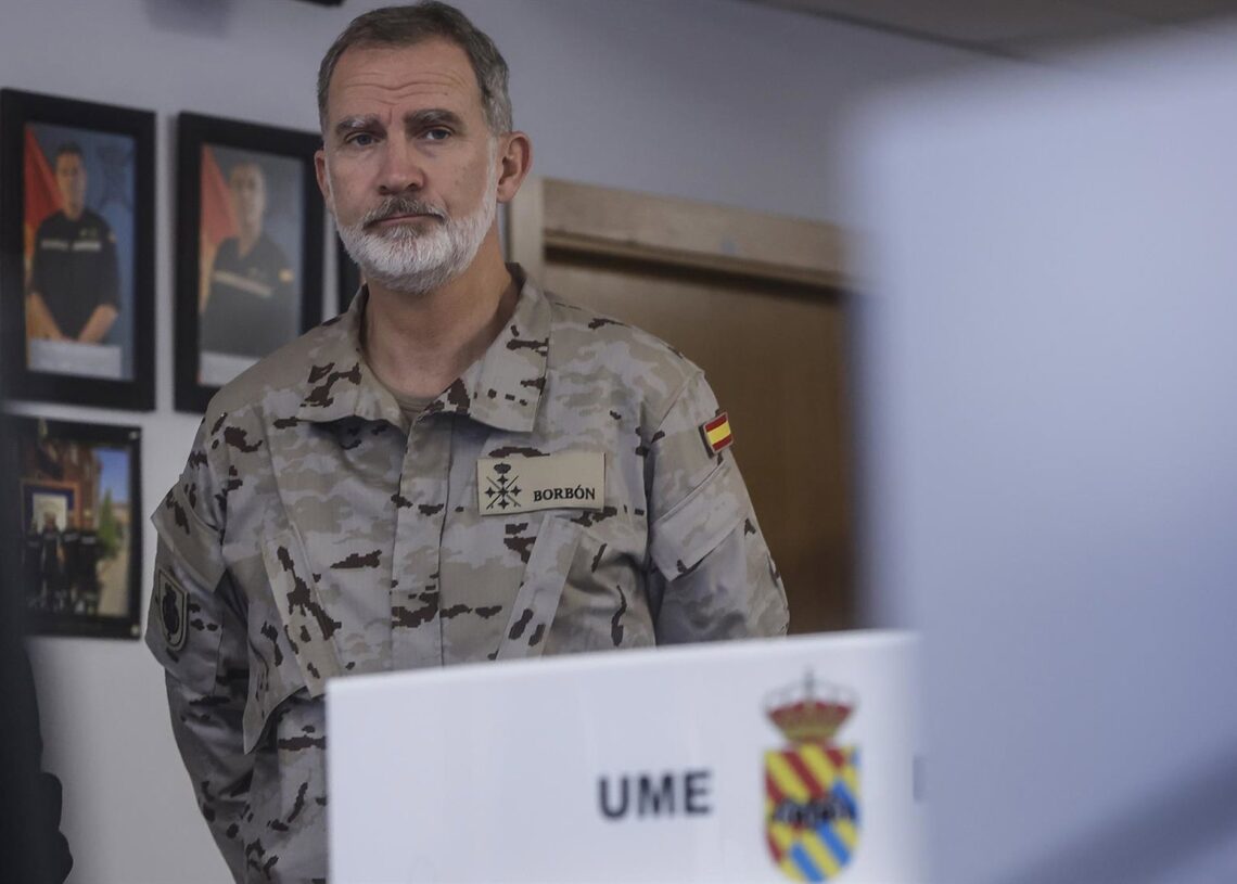 Archivo - El Rey Felipe VI visita la Base Militar 'Jaime I', a 12 de noviembre de 2024, en Bétera, Valencia, Comunidad Valenciana (España).Rober Solsona - Europa Press - Archivo
