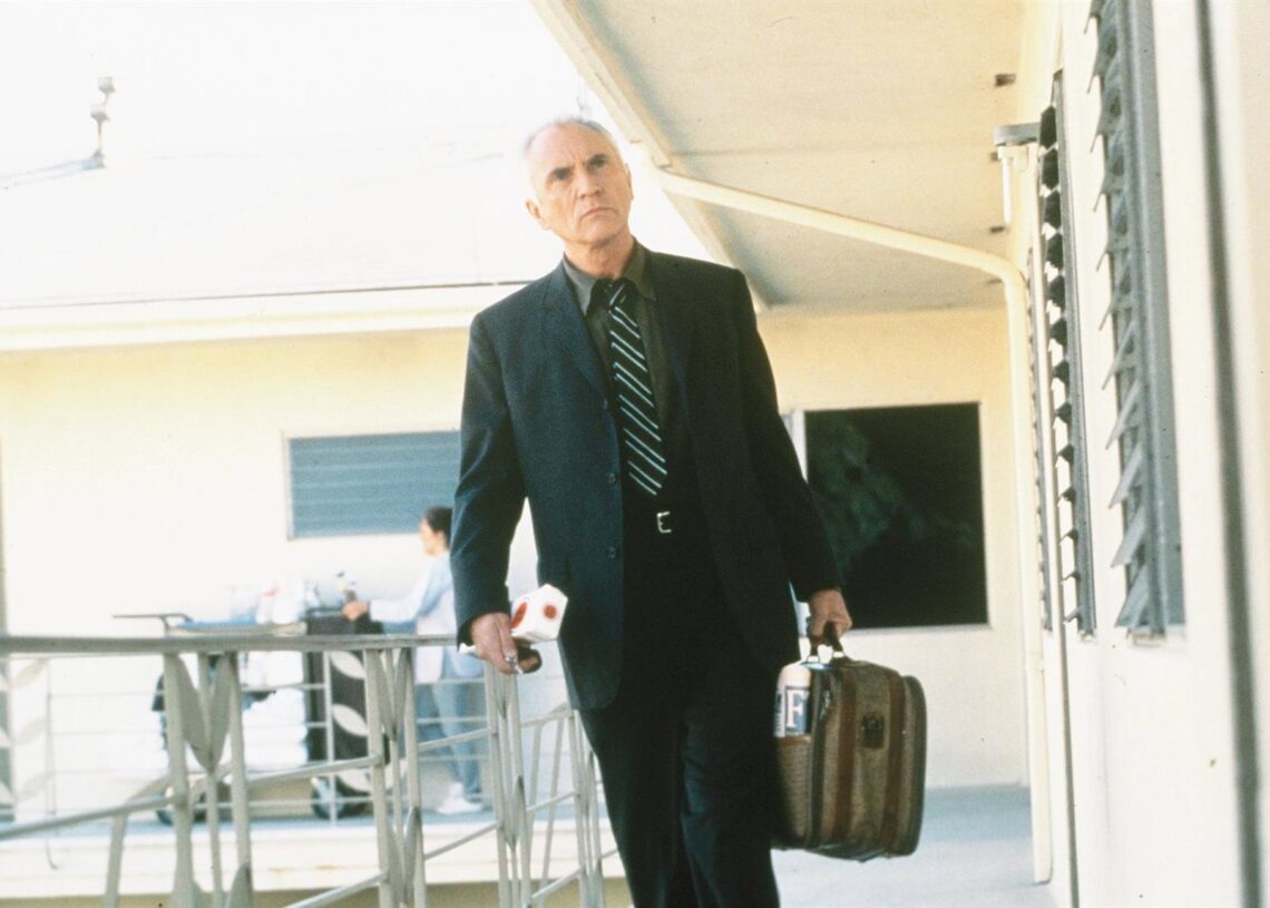 Archivo - Terence Stamp en 'El Halcón Inglés', de Steven Soderbergh Europa Press/Contacto/ARTISAN ENTERTAINMENT