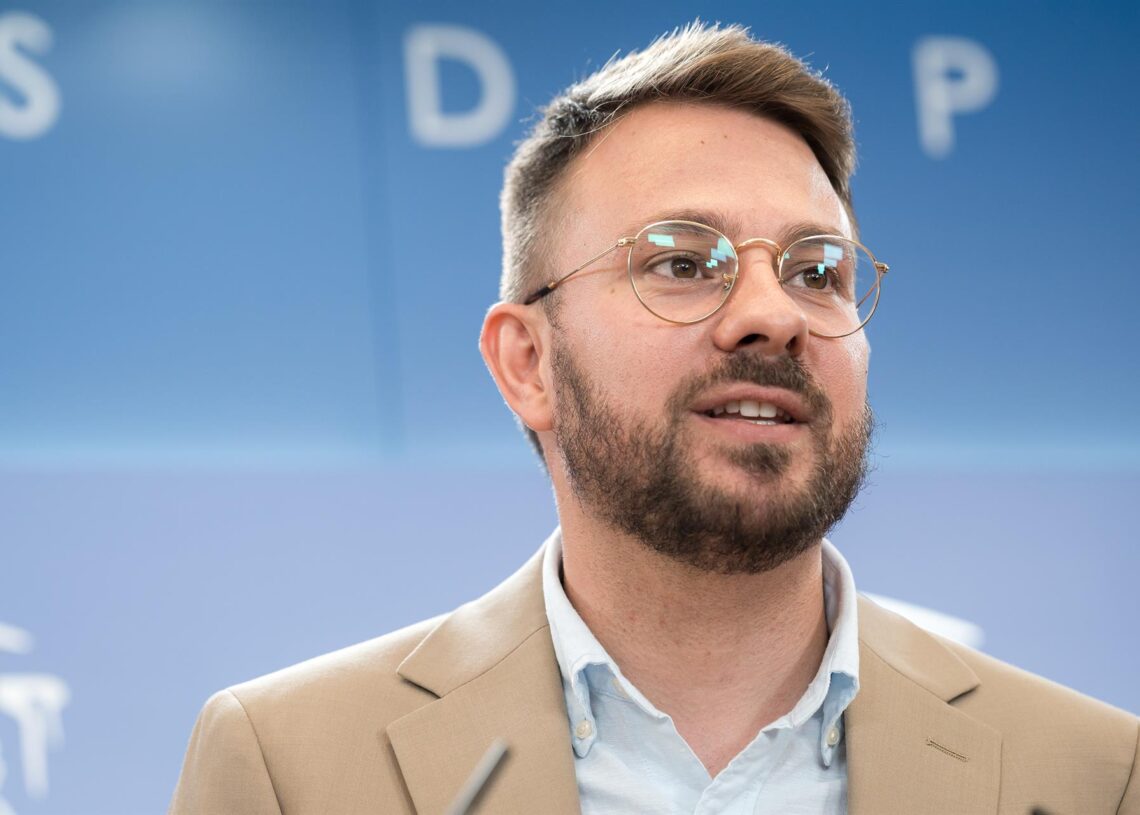 Archivo - El diputado de Compromis integrado en el grupo parlamentario de Sumar, Alberto Ibáñez.Diego Radamés - Europa Press - Archivo