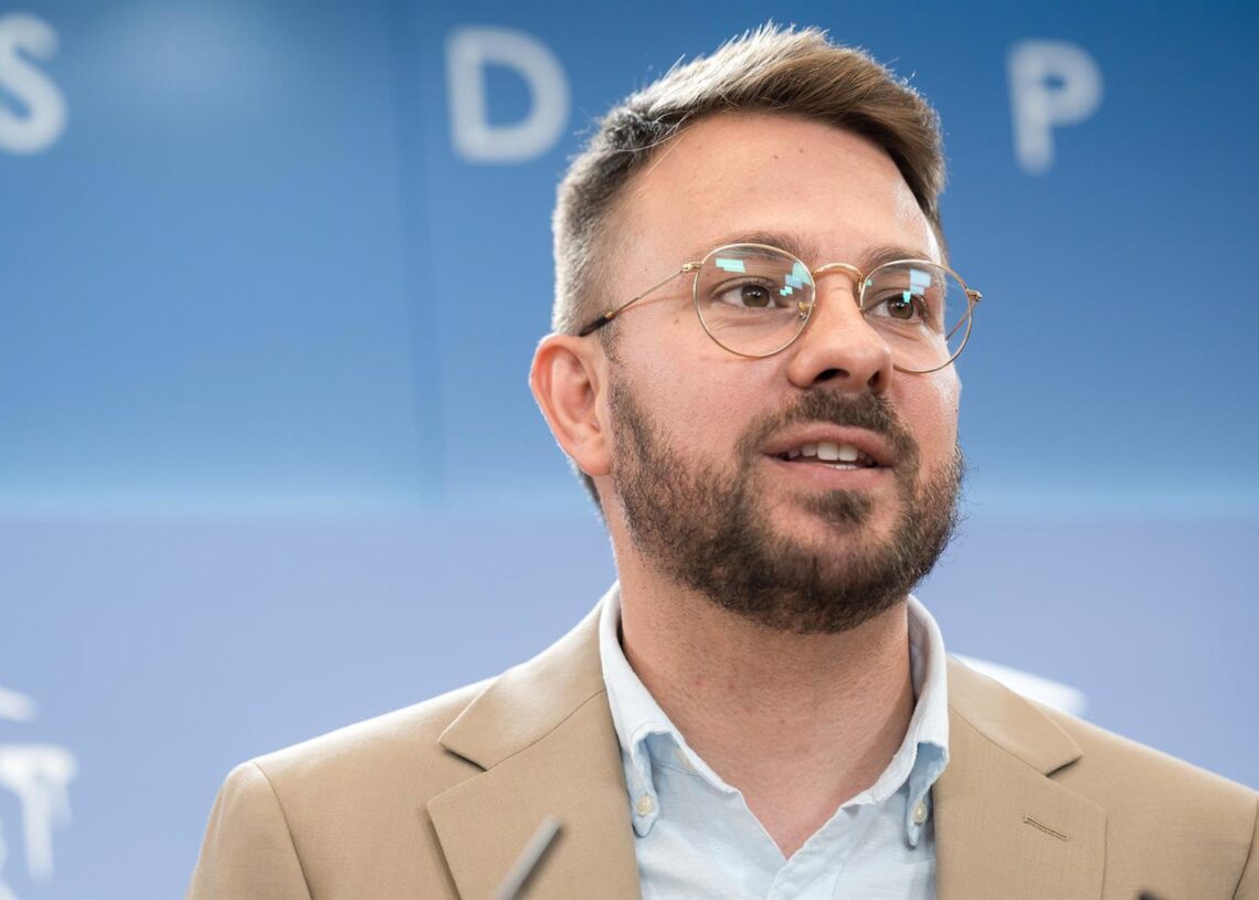 Archivo - El diputado de Compromis integrado en el grupo parlamentario de Sumar, Alberto Ibáñez.Diego Radamés - Europa Press - Archivo