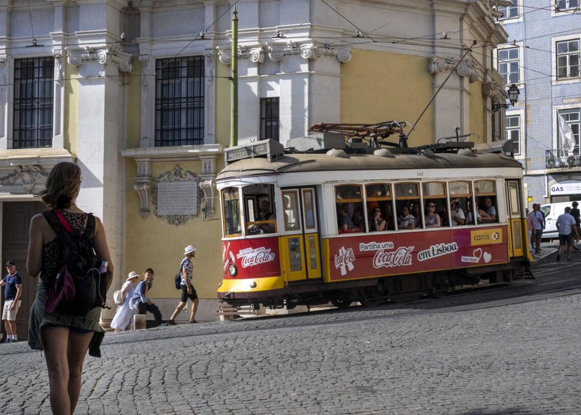 Un tranvía circula por las calles de Lisboa, PortugalEuropa Press/Contacto/Jorge Castellanos