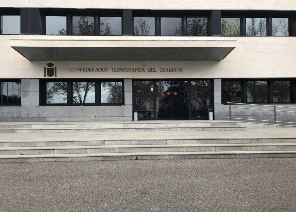Fachada de la Confederación Hidrográfica del Guadiana.AIVE