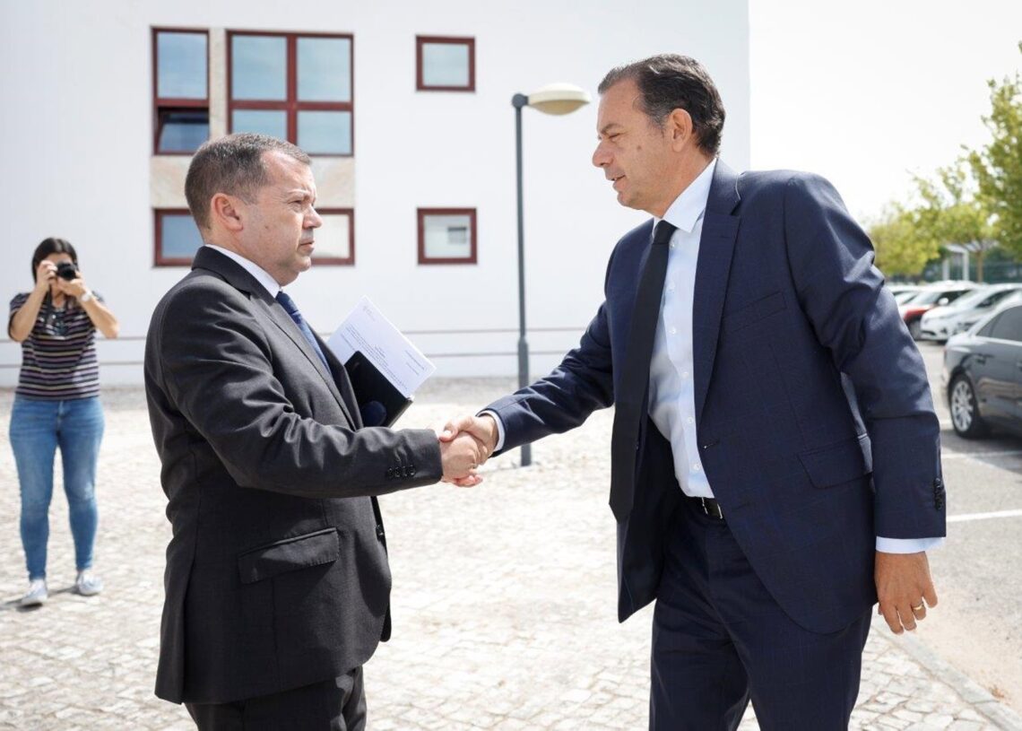El primer ministro de Portugal, Luís Montenegro, visita el centro de mando de Protección CivilGOBIERNO DE PORTUGAL