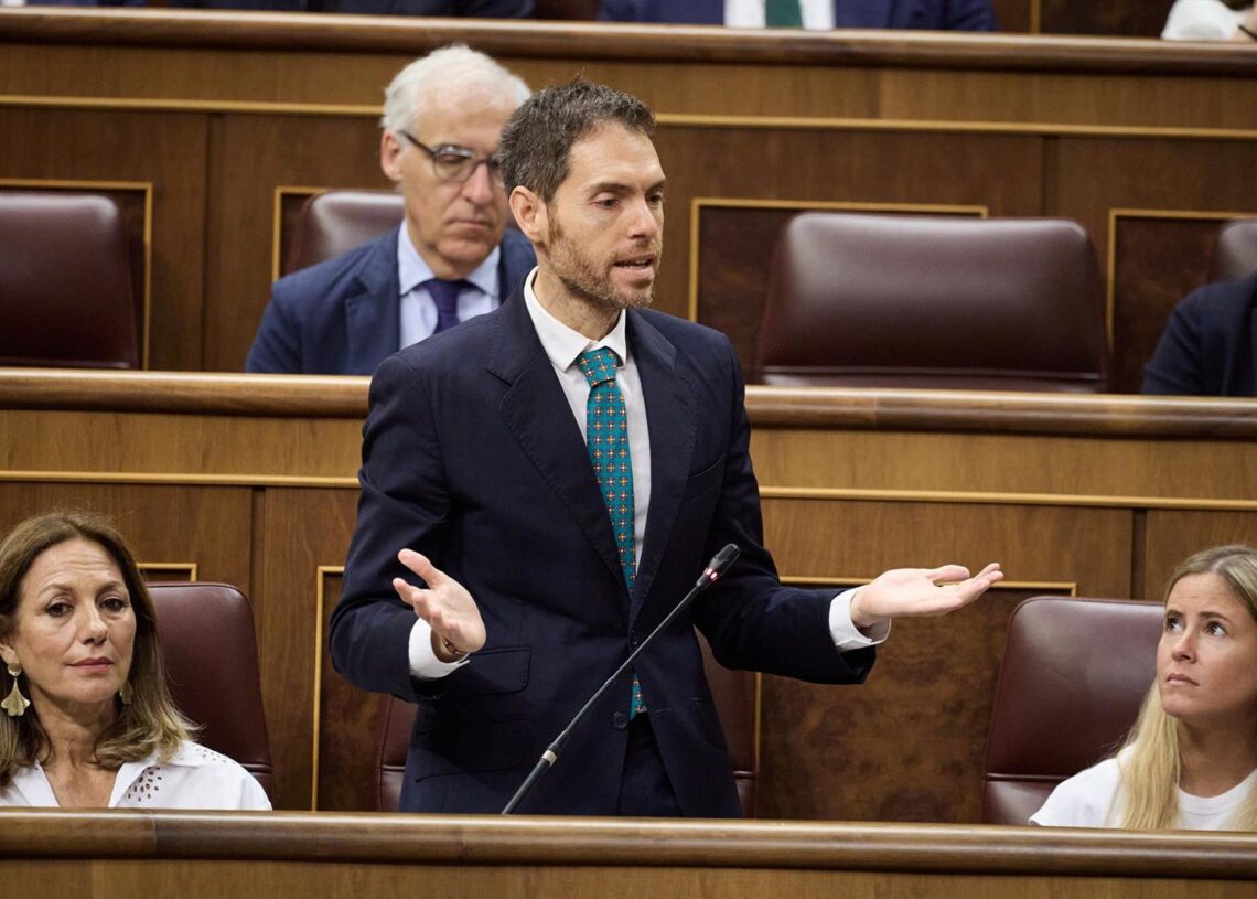 Archivo - El diputado del PP Sergio Sayas durante un pleno en el CongresoJesús Hellín - Europa Press - Archivo