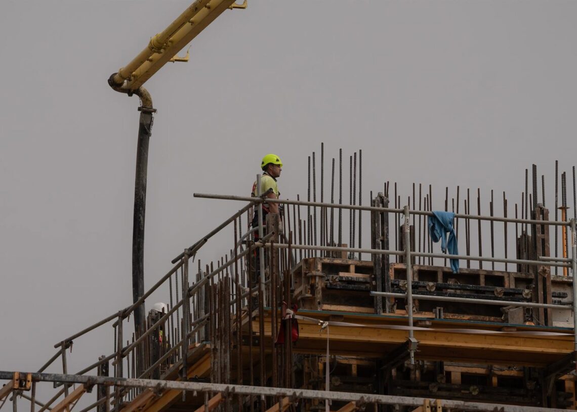 Archivo - Viviendas en construcción en Barcelona.David Zorrakino - Europa Press - Archivo