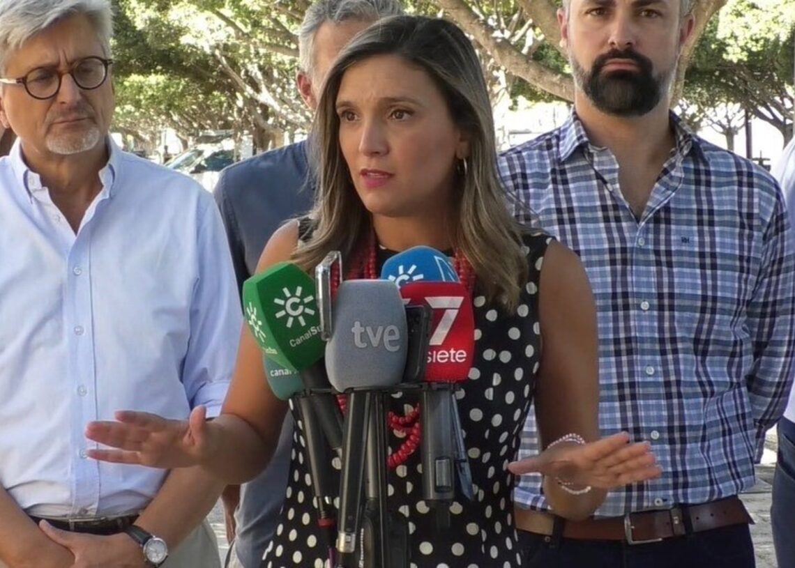 La vicesecretaria general del PSOE-A, María Márquez, atiende a los medios en Málaga.PSOE-A