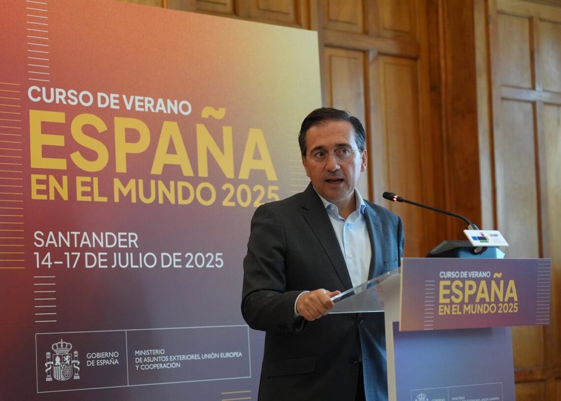 Archivo - El ministro de Asuntos Exteriores, Unión Europea y Cooperación, José Manuel Albares, inaugura la tercera edición del seminario España en el mundo, en el Palacio de la Magdalena, a 13 de julio de 2025, en Santander, Cantabria (España). Juanma Serrano - Europa Press - Archivo