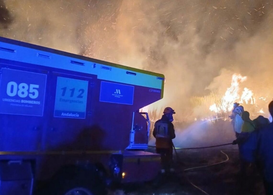 Bomberos desplazados a Ourense revisan perímetros y posibles reactivacionesCPB