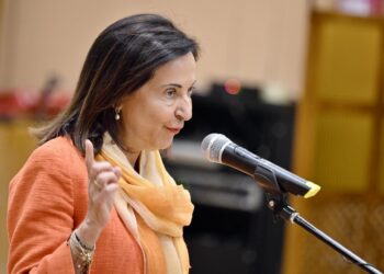 La ministra de Defensa, Margarita Robles, interviene durante su visita al Regimiento de Cazadores de Montaña 'Galicia' no 64 en su Acuartelamiento San Bernardo, a 20 de agosto de 2025, en Jaca, Huesca, Aragón (España). Marcos Cebrián - Europa Press