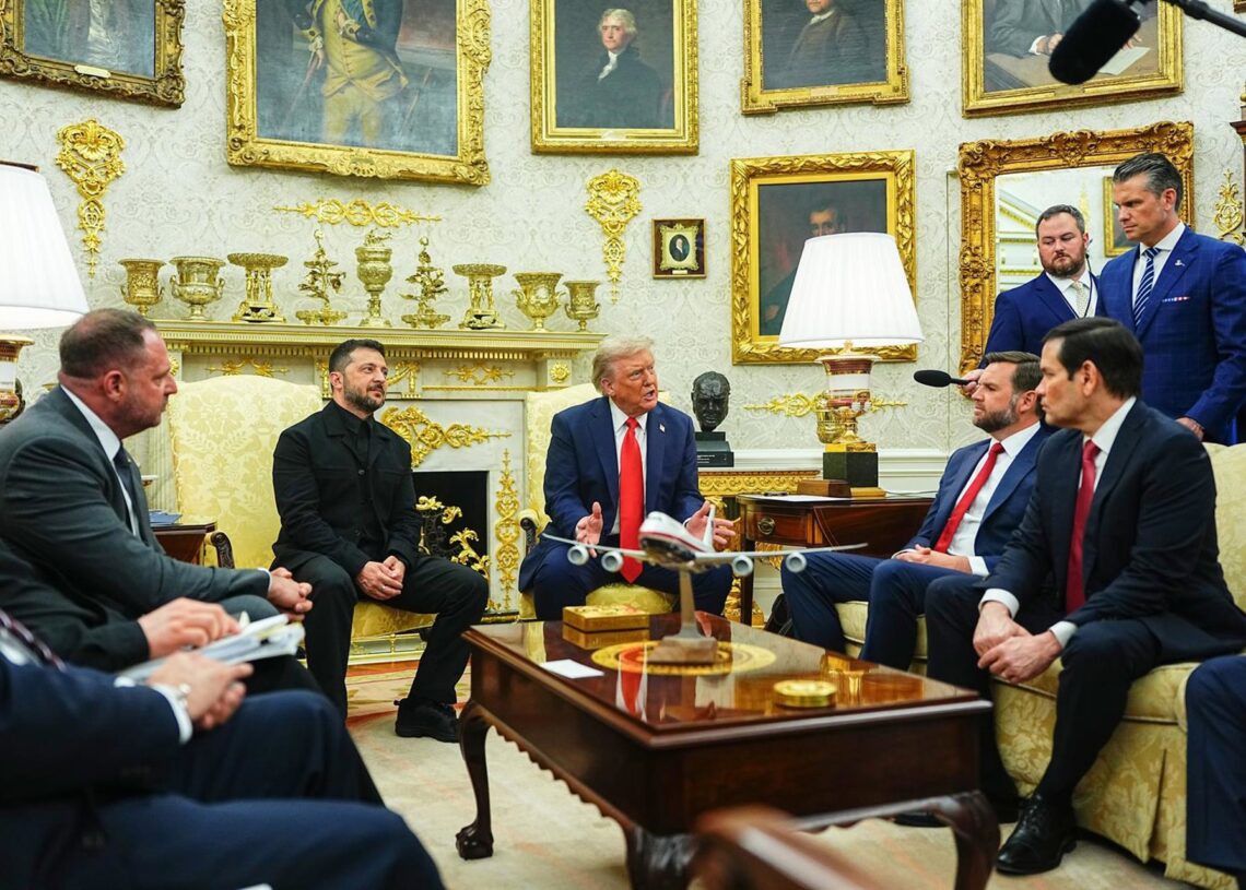 Volodimir Zelenski y Donald Trump, en su último encuentro en el Despacho Oval.Aaron Schwartz/PA Wire/dpa