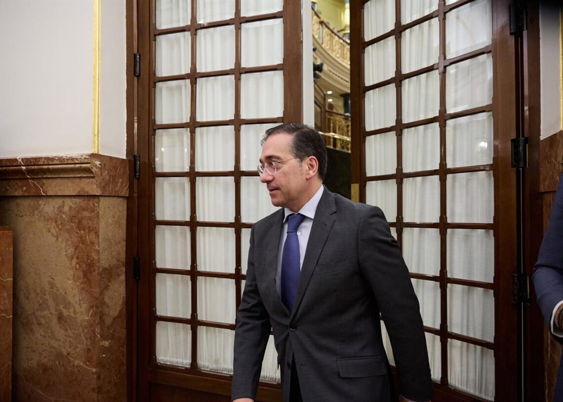 Archivo - El ministro de Asuntos Exteriores, Unión Europea y Cooperación, José Manuel Albares, sale de una sesión de control al Gobierno, en el Congreso de los Diputados, a 18 de junio de 2025, en Madrid (España). Jesús Hellín - Europa Press - Archivo