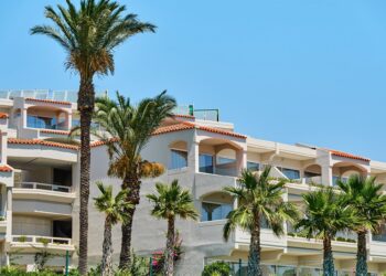 Archivo - El alquiler de verano en Baleares, Costa Brava y Costa de la Luz iguala los ingresos anuales de sus capitales de provinciaPISOS.COM - Archivo